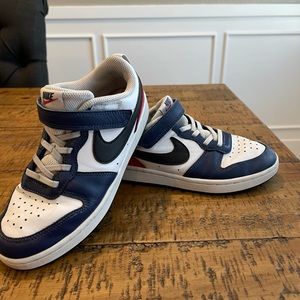 Boys Nike Sneakers size 2.5